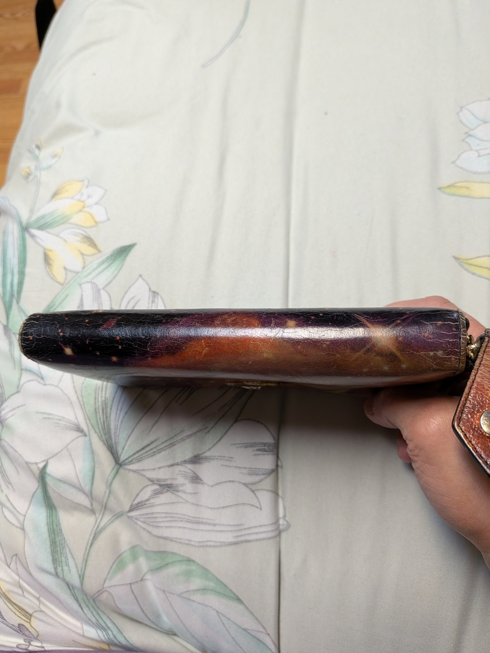 Vivienne Westwood Galaxy Gradient Zip Wallet - Copper to Purple - Picture 4 of 10